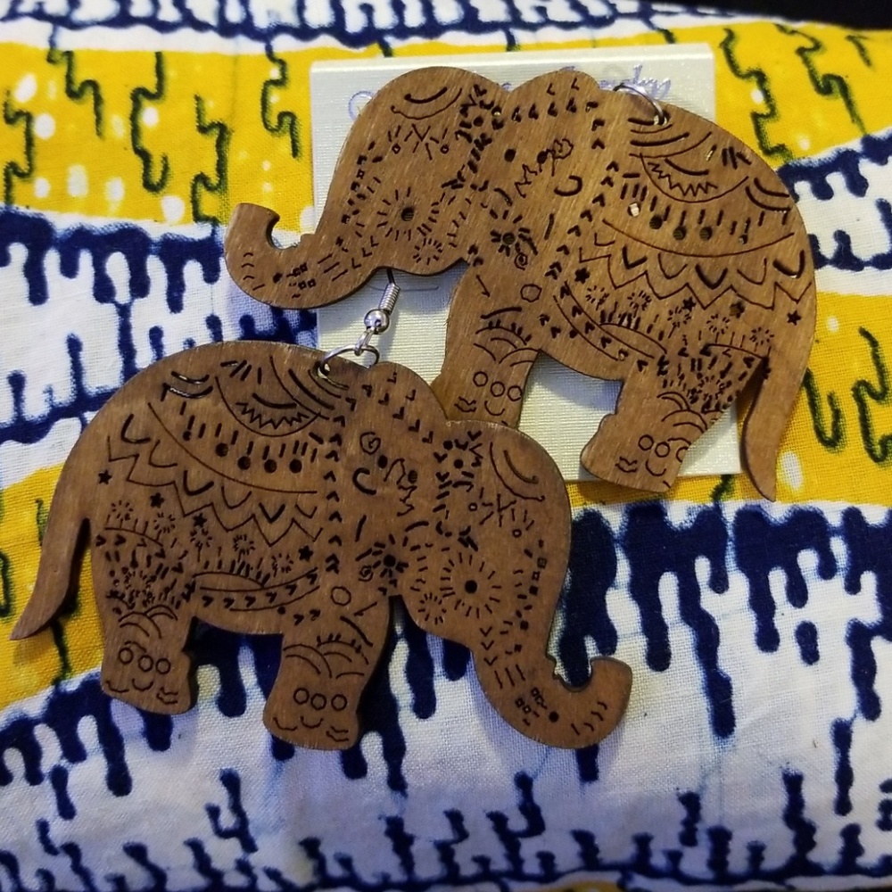 Wooden Carved Elephant Earrings! Black or Brown
